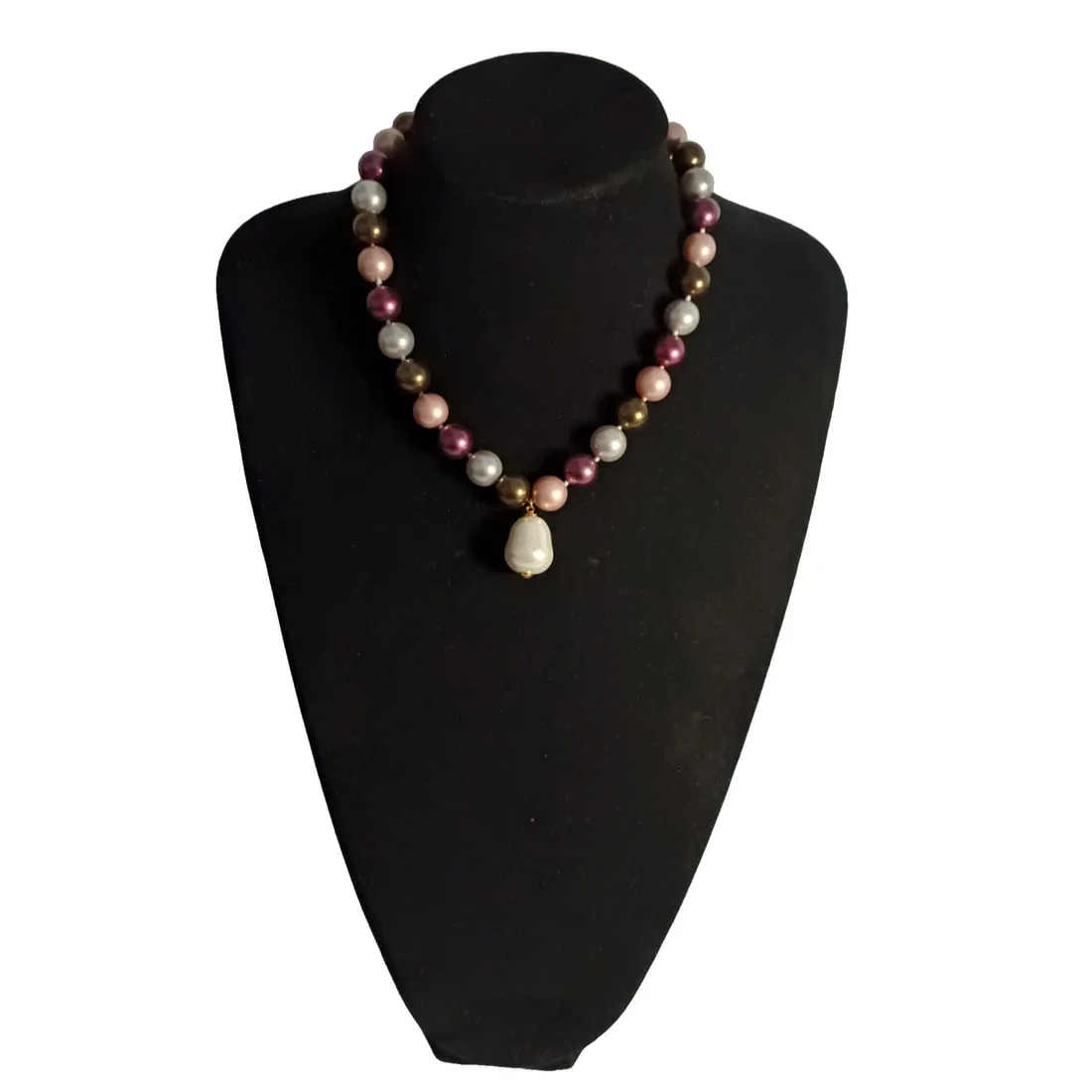 Colorful pearl necklace