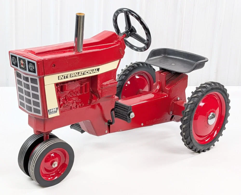 Custom Ertl International Farmall 1466 Narrow Front Tractor