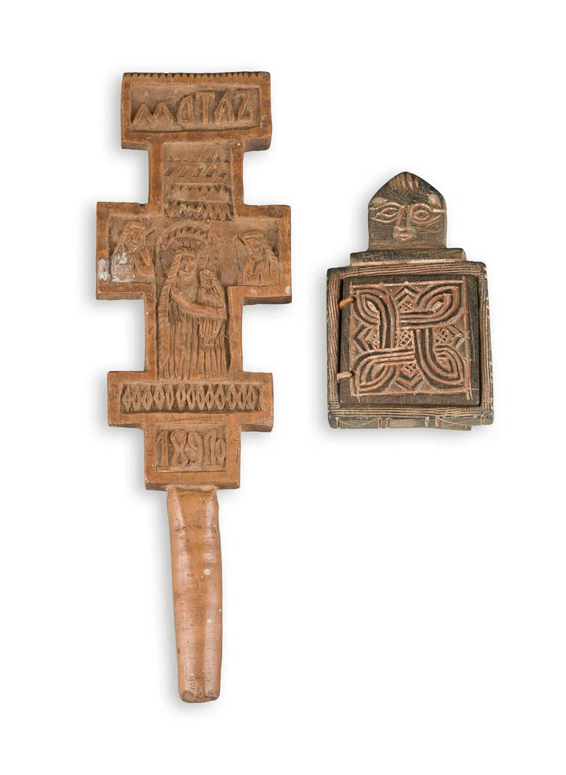 | DATIERTES HANDKREUZ UND POLIPTYCHON MIT DER GOTTESMUTTER UND HEILIGEN