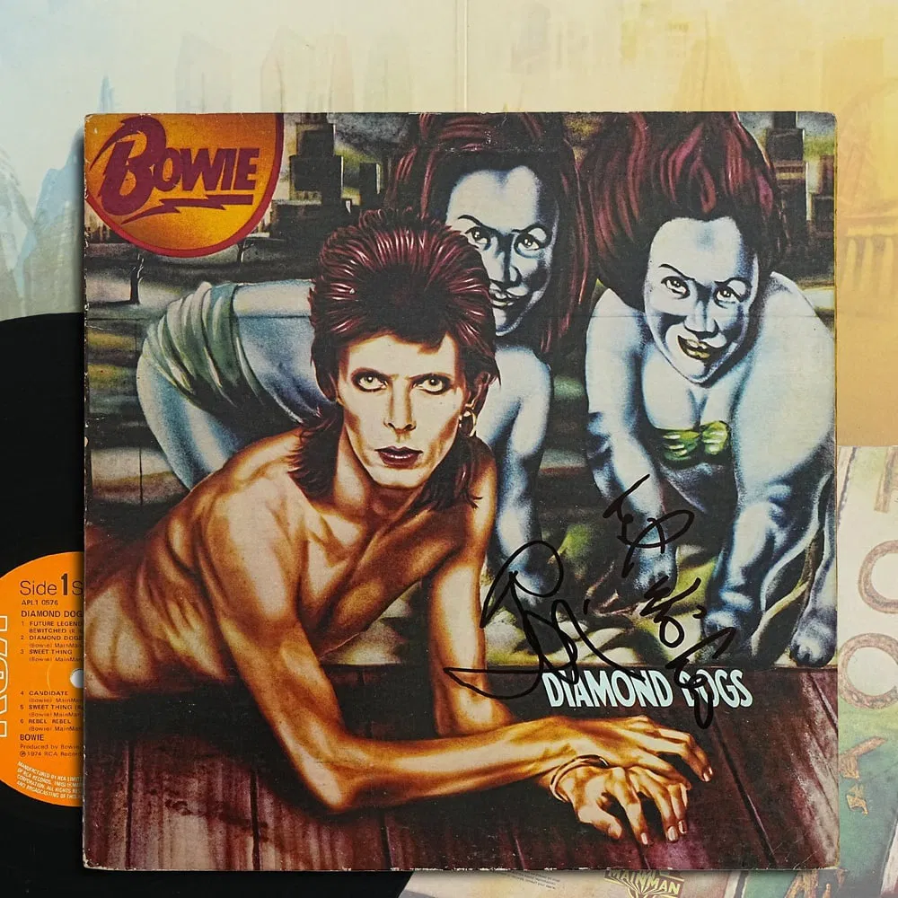 DAVID BOWIE SIGNED "DIAMOND DOGS" UK LP