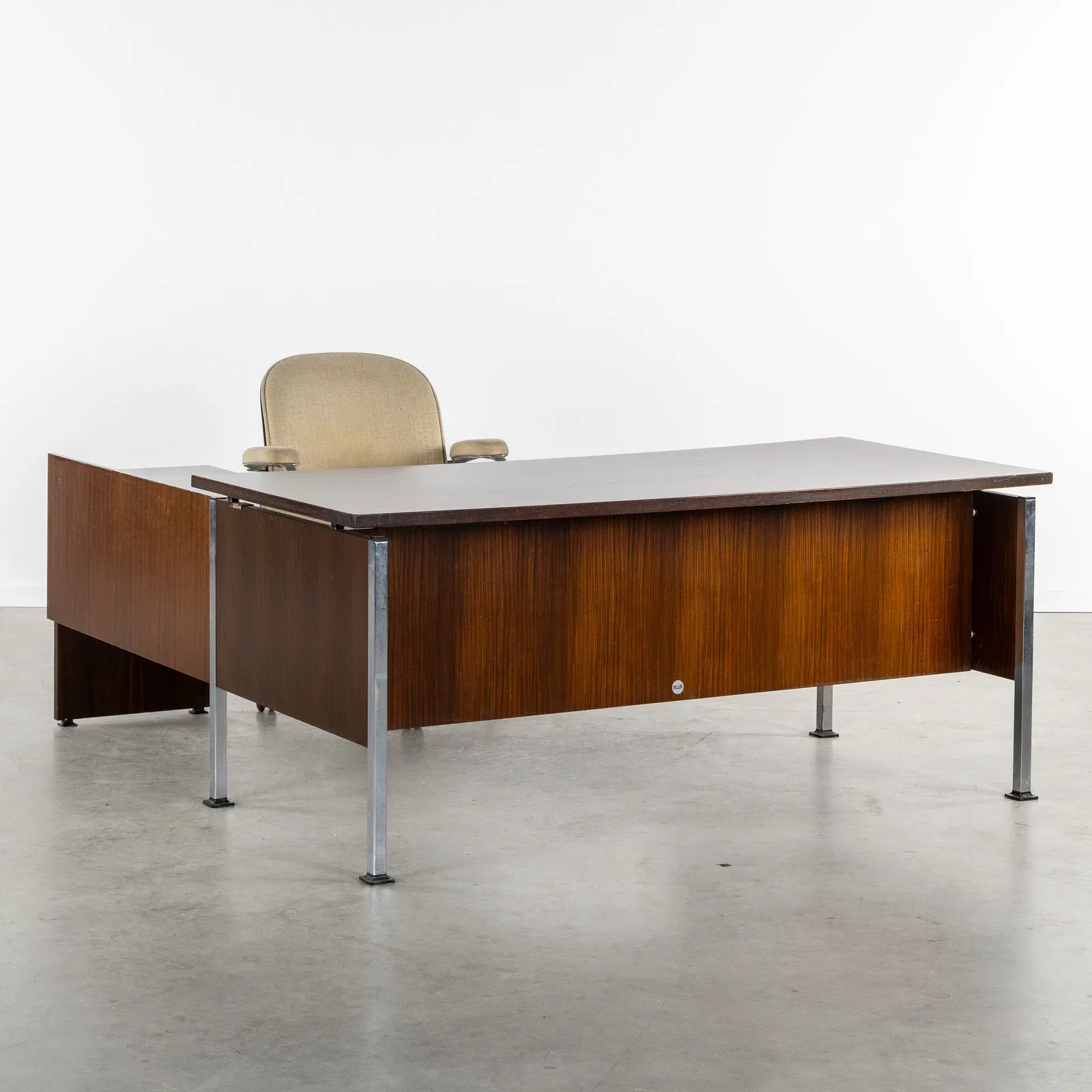 Domenico Fazioli (XX) 'Euclide', a rosewood executive desk with an 'Executive' office chair, for MIM