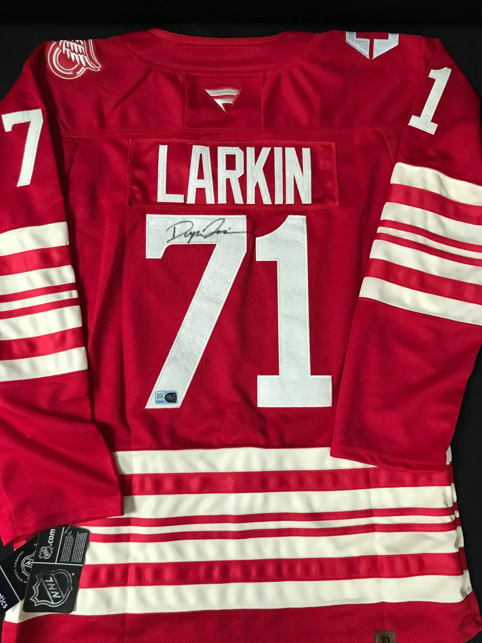 DYLAN LARKIN SIGNED DETROIT RED WINGS CUSTOM JERSEY - ELITE SPORTS COA
