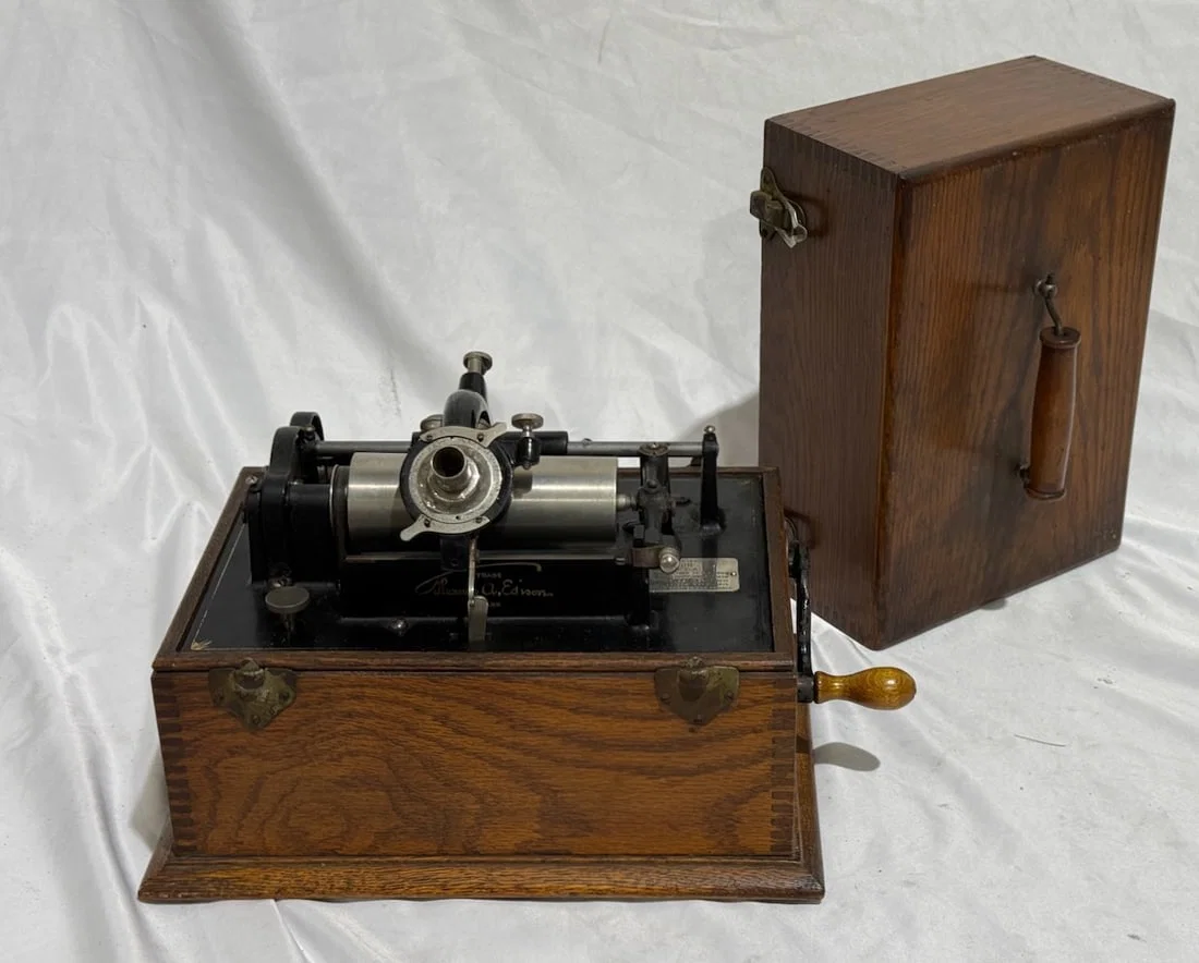 Edison Standard 4-Latch Cylinder Phonograph