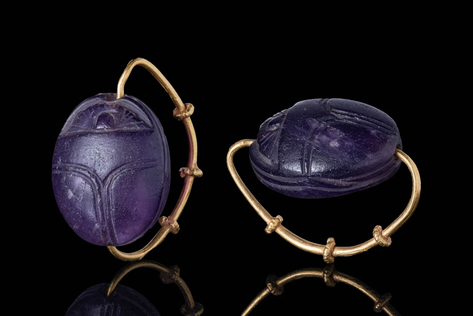 EGYPTIAN AMETHYST SCARAB IN HIGH KARAT GOLD SWIVEL RING