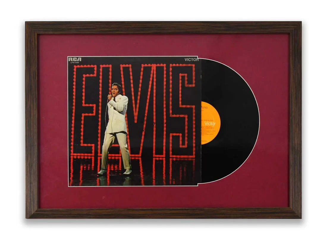 ELVIS PRESLEY – SIGNED ELVIS (RCA VICTOR) LP DISPLAY