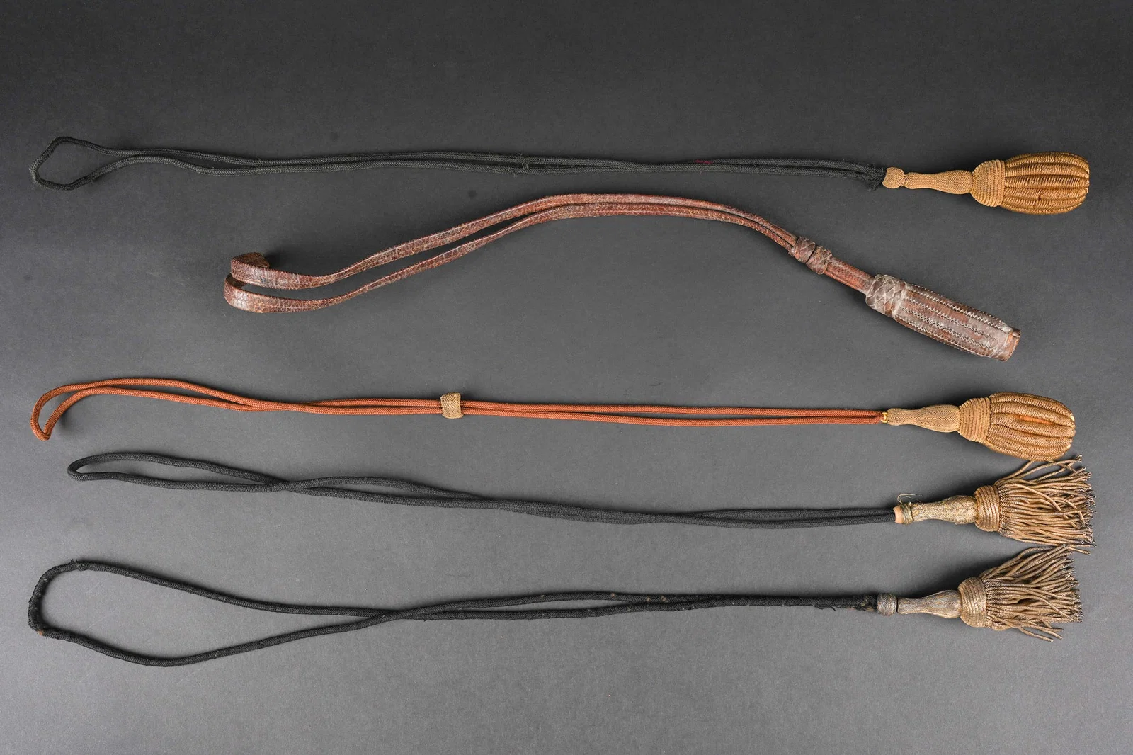 Ensemble de dragonnes. Set of sword knots.