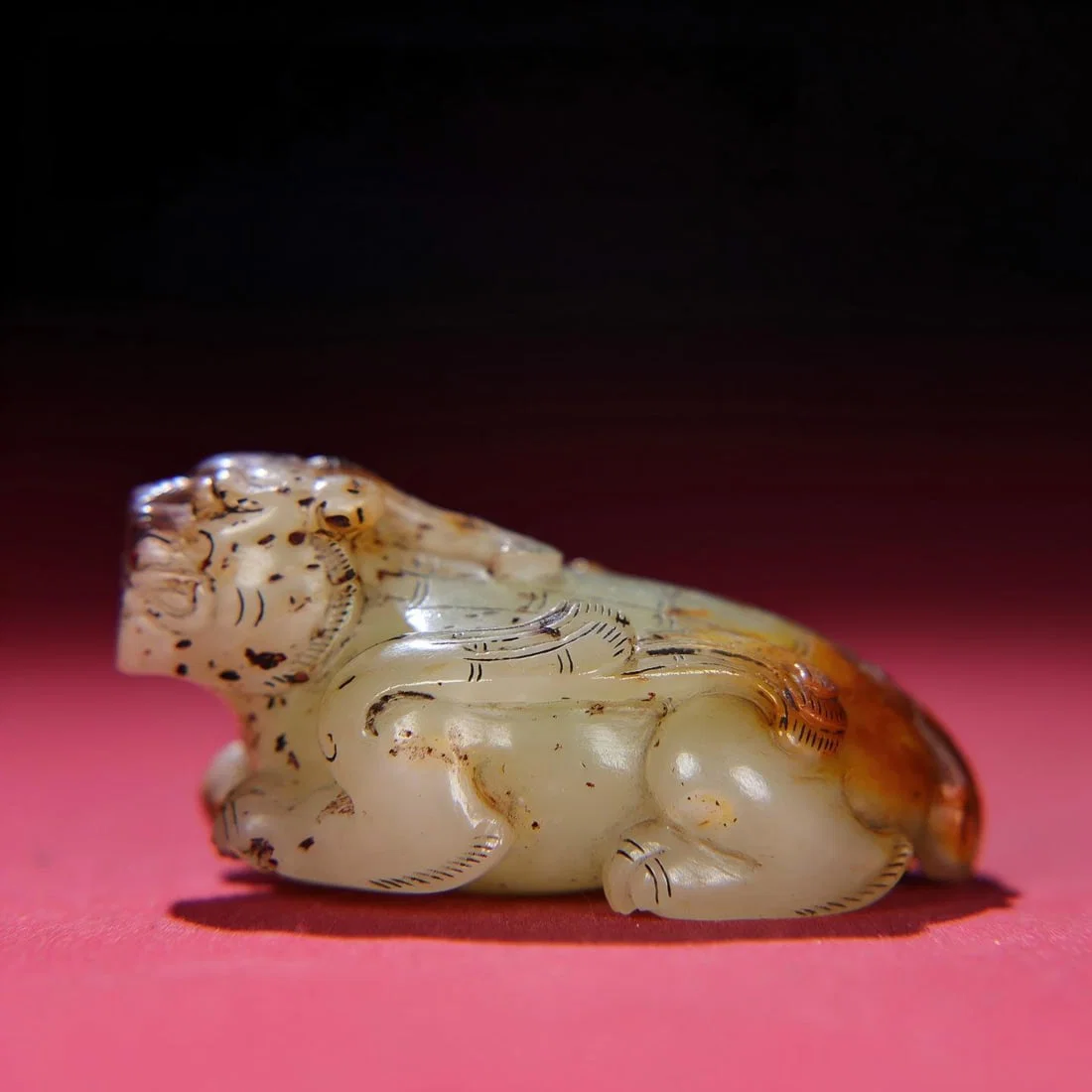 Exquisite antique, a Hetian jade auspicious beast hand-held piece with full patina from an unearthed