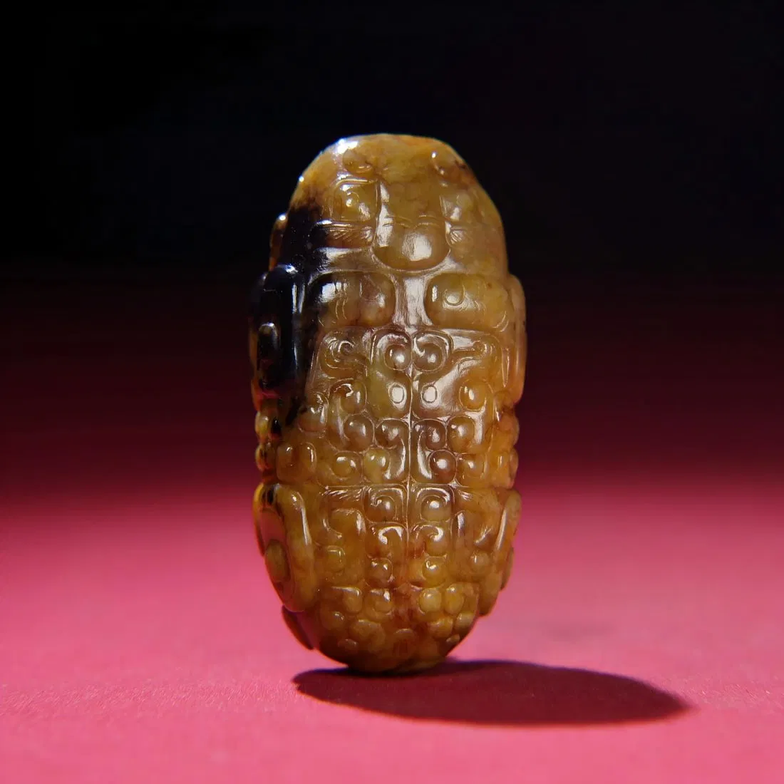 Exquisite antique piece, a Hetian jade ox-shaped hand-held piece with full mercury-like patina from