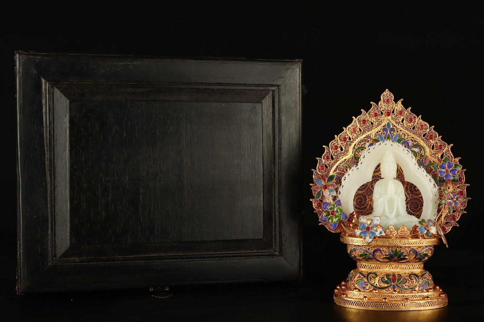 Filigree Gilt Jade-Inlaid Buddha Statue Ornament