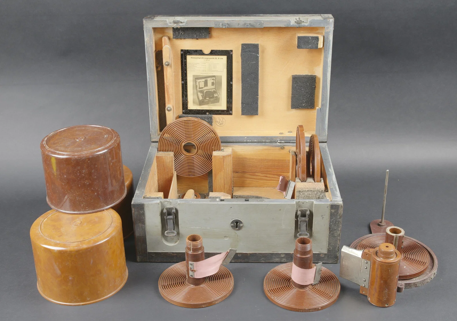 Filmentwicklungsgerat B 8 cm. Filmentwicklungsgerat B, 8 cm.