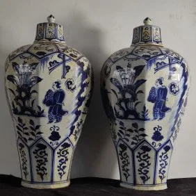 Fine Yuan blue and white figure plum vase