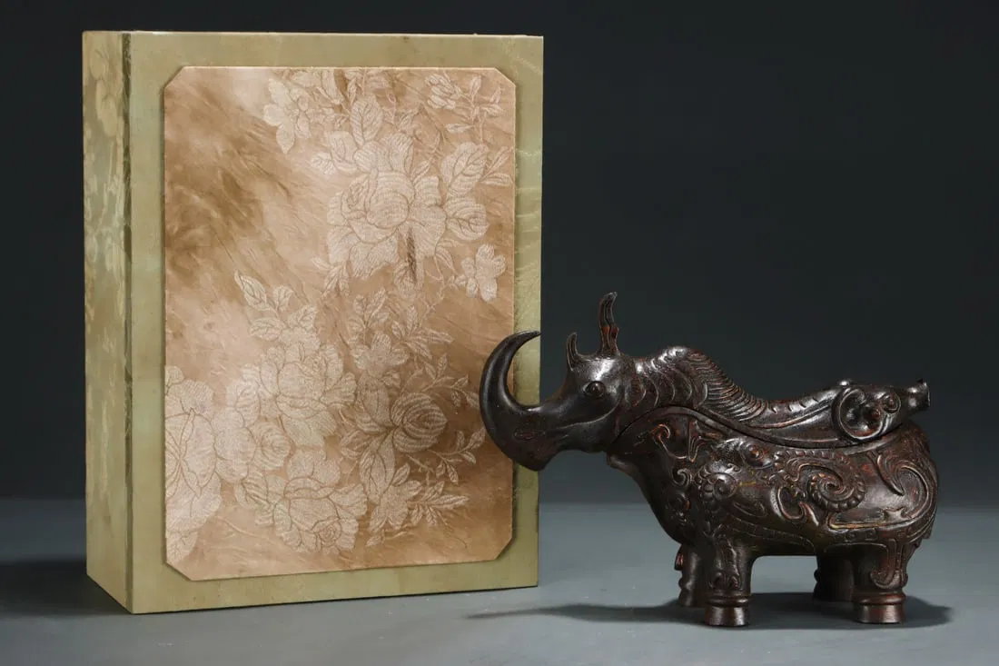 Former Palace Collection Agarwood Bionic Ancient Beast Statue