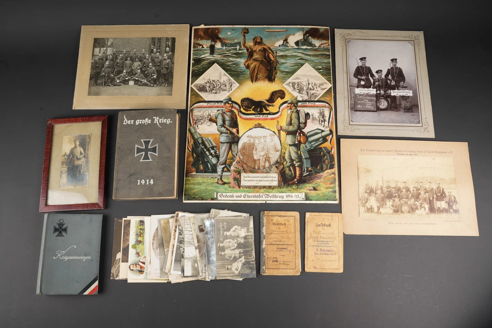 Fort lot de photos, cartes postales et documents allemands. Large lot of German photographs,