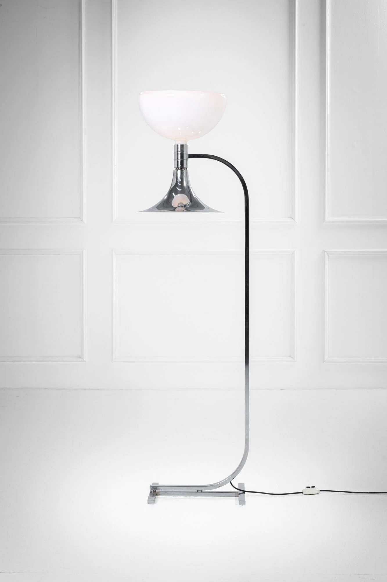 Franco Albini, Franca Helg, Antonio Piva. Lampada da terra della serie AM/AS