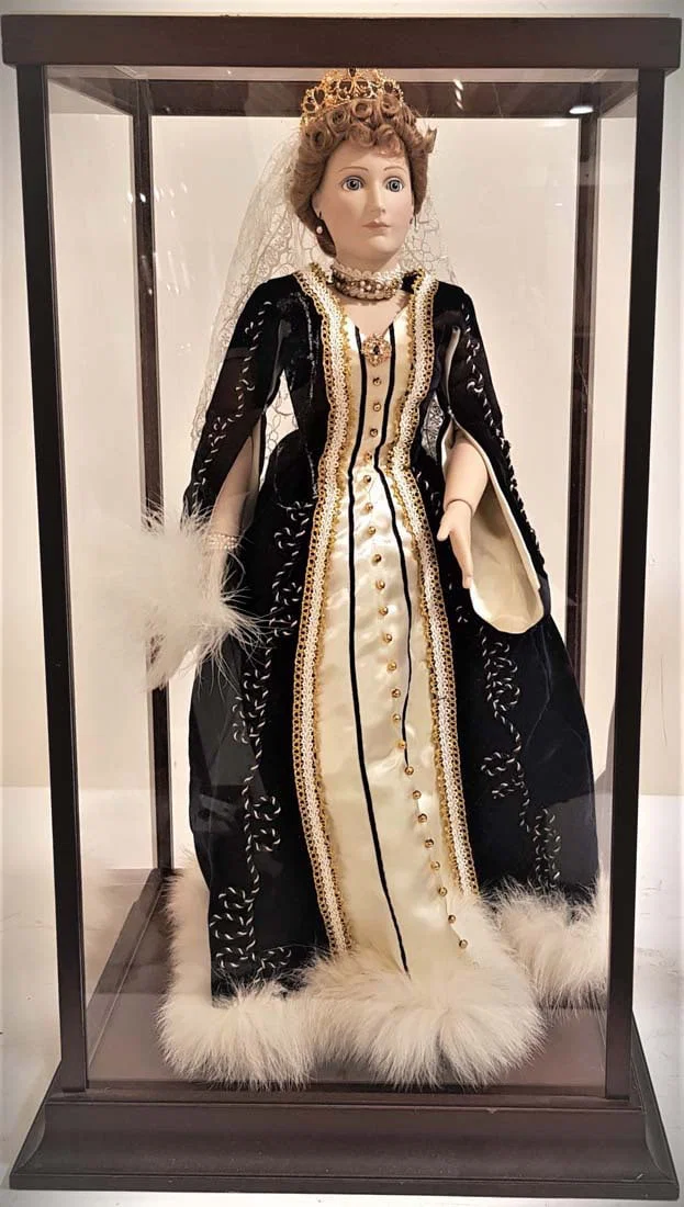 Franklin Mint Russian Czarina, Calpurnia Caesar Vintage Doll Gold Plated Crown