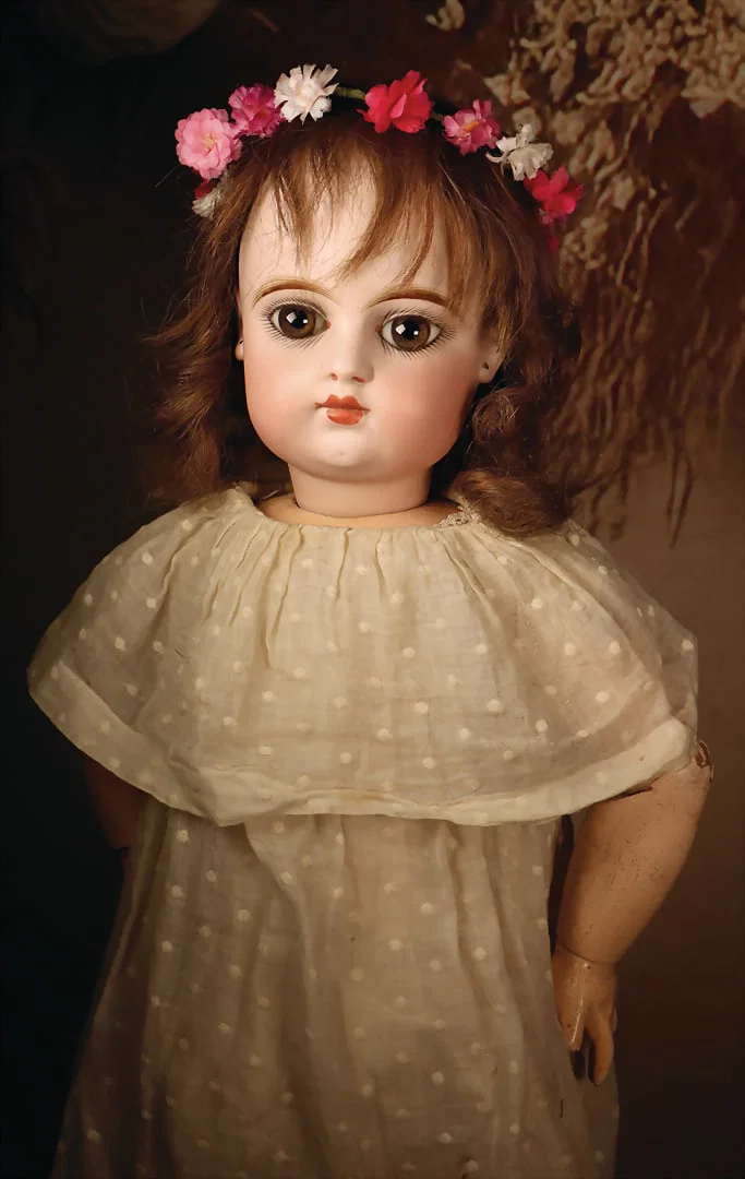 GAULTIER French bébé by Gaultier Frères, c. 1886, porcelain head, big brown