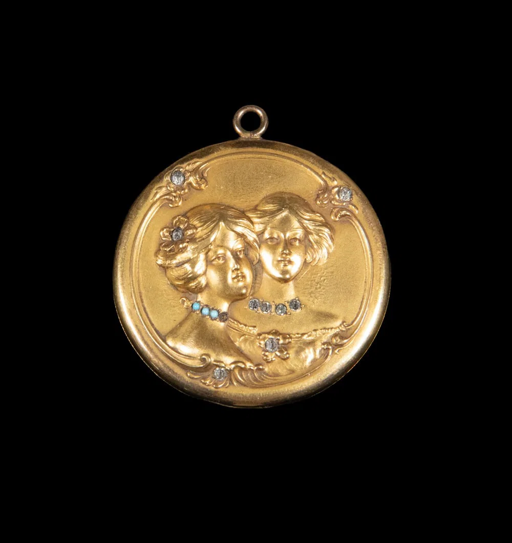 GOLD-FILLED ART NOUVEAU PORTRAIT LOCKET