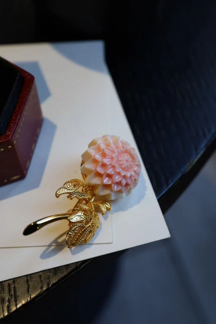 Gold Natural Shell Brooch Pendant