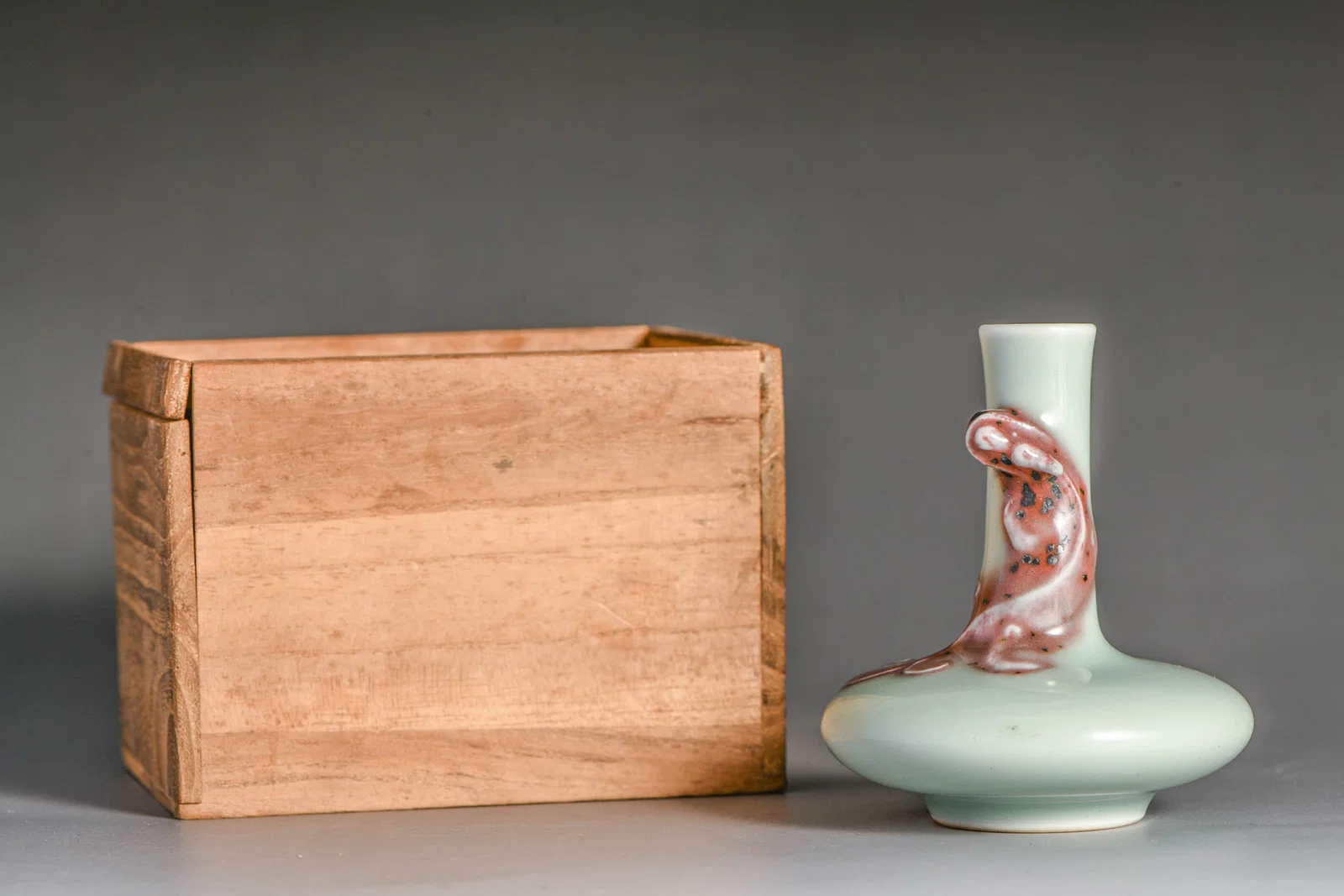 Greenish-blue Glazed Stamped Scroll-tooth Pattern Small Bottle