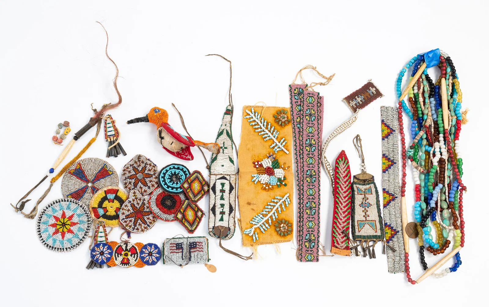 GROUP OF NATIVE AMERICAN BEADWORK.