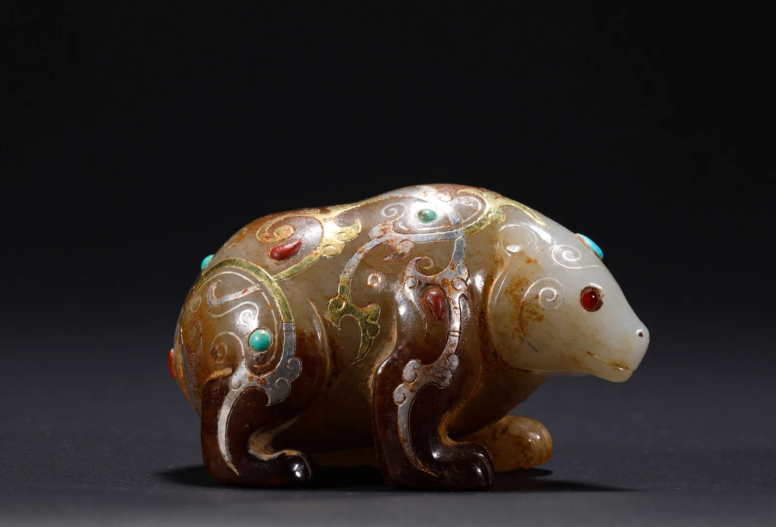 HAN DYNASTY HETIAN JADE CUO GOLD AND SILVER INLAID GEMSTONE JADE BEAR