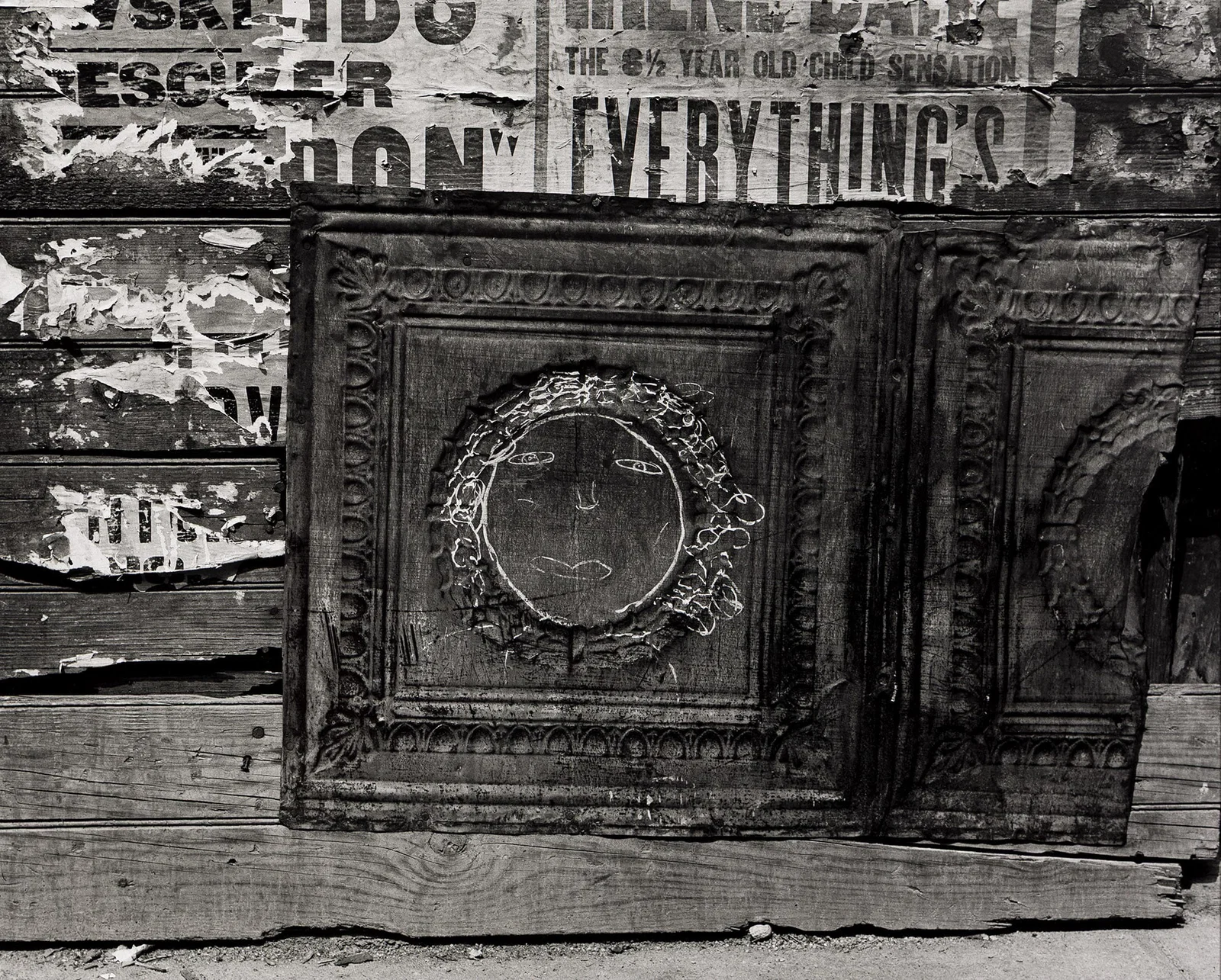 Helen Levitt. Untitled (Face on Tin), N.Y.C. Circa 1939; printed 2000.