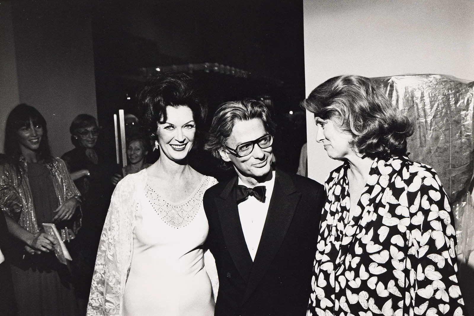Henry Grossman. A suite of 6 photographs of Dovima, Suzy Parker, and Richard Avedon at his landmark