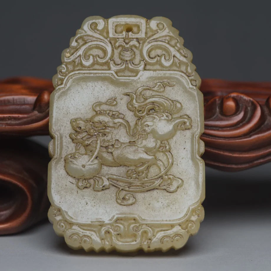 Hetian jade dragon pendant