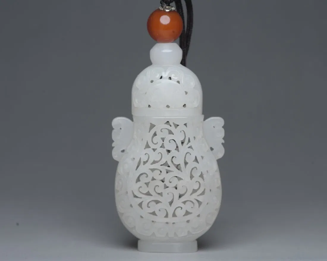 HETIAN JADE SACHET BOTTLE