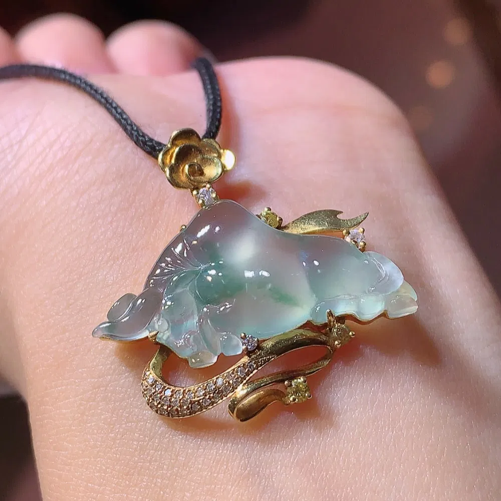 High Ice Floating Flower Pendant