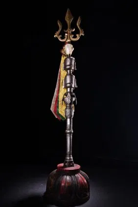 High-relief chiseled cold iron trident, a magic weapon to protect the house and ward off evilspirits