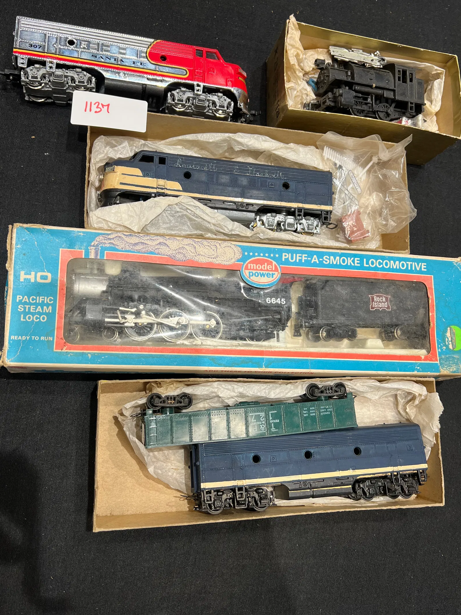 HO Scale Locomotives and Railcars