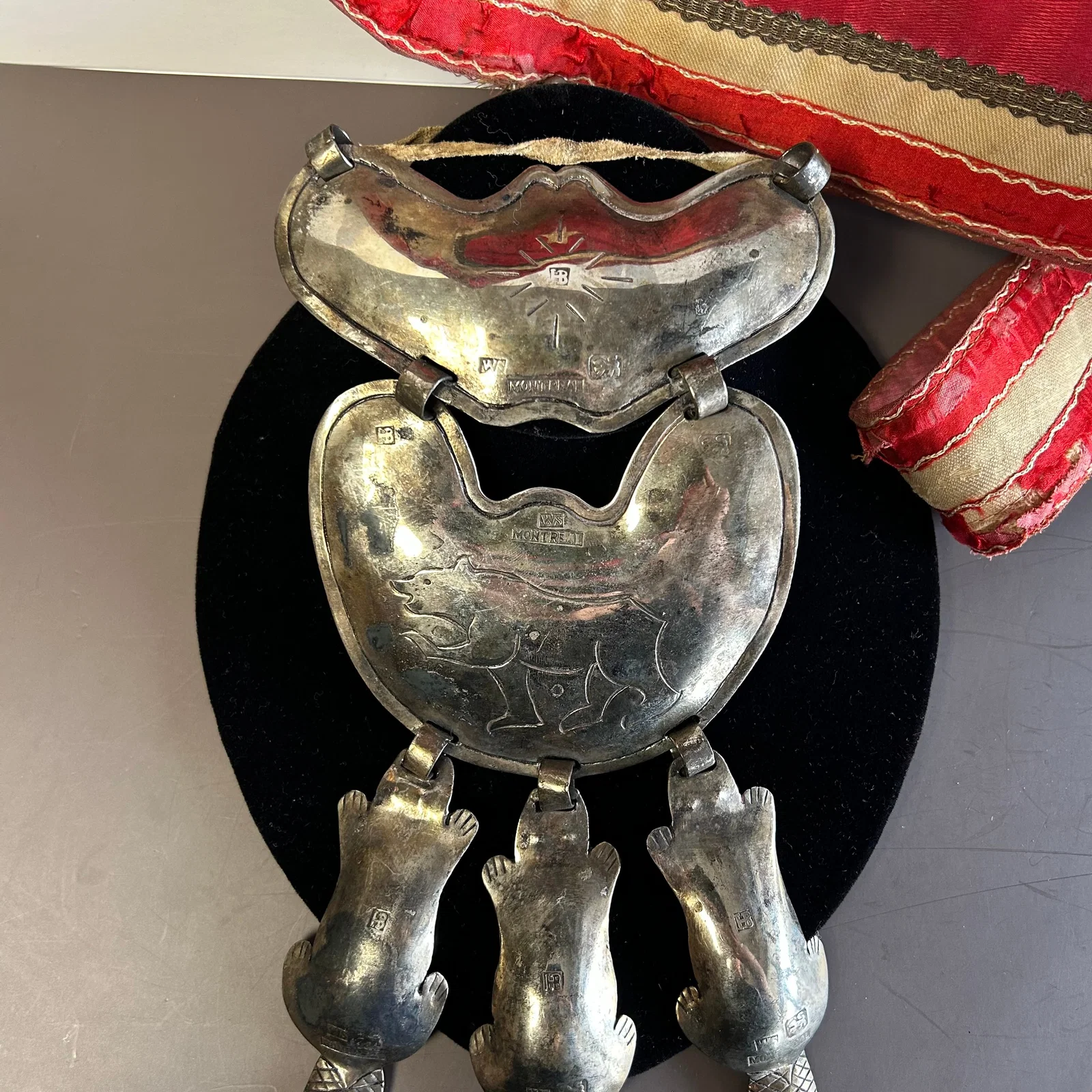 HUDSON BAY BEAVER GORGET COLLAR