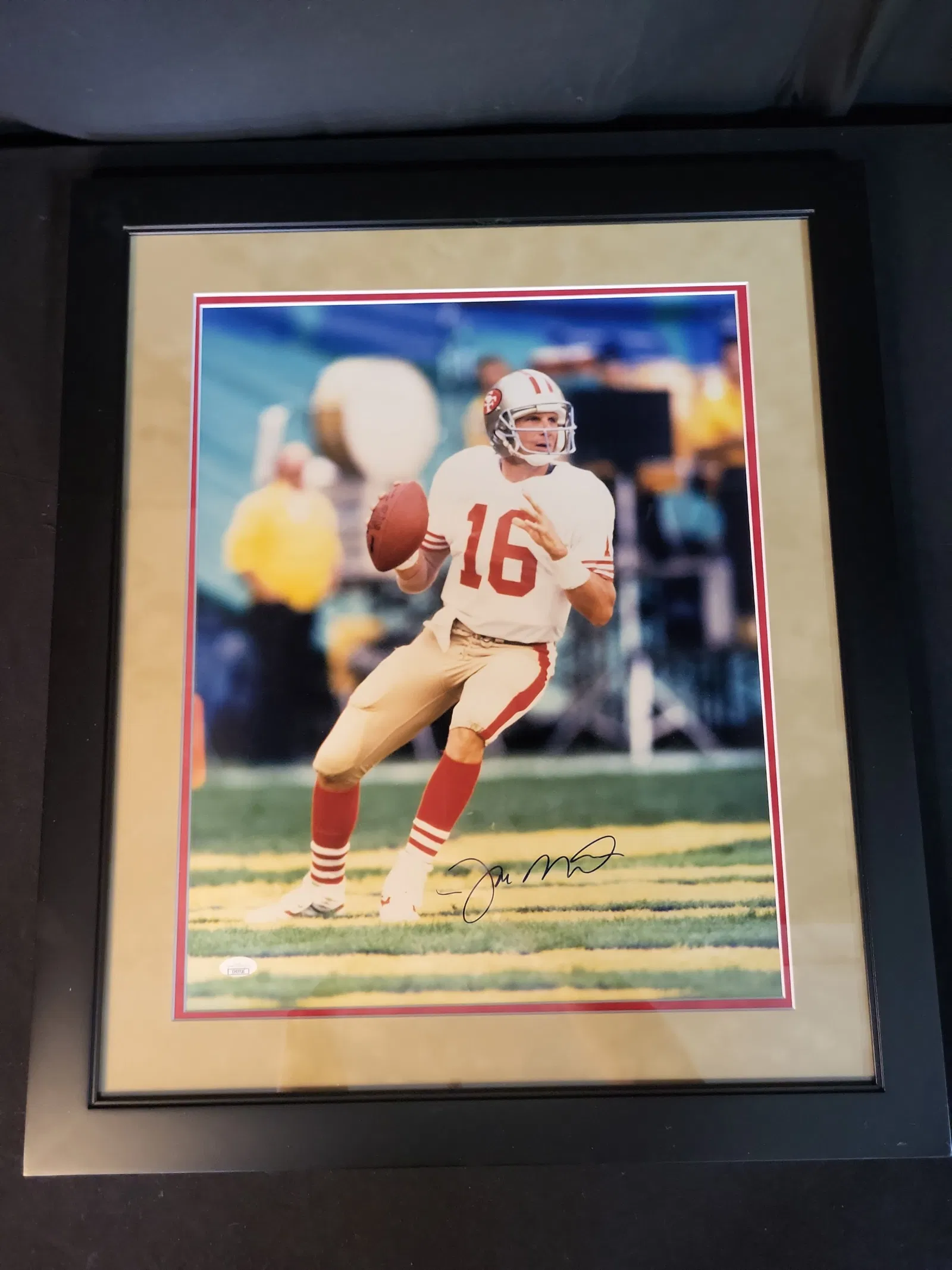 I01023 | Joe Montana Signed San Francisco 49ers Framed 16x20, JSA Authenticated
