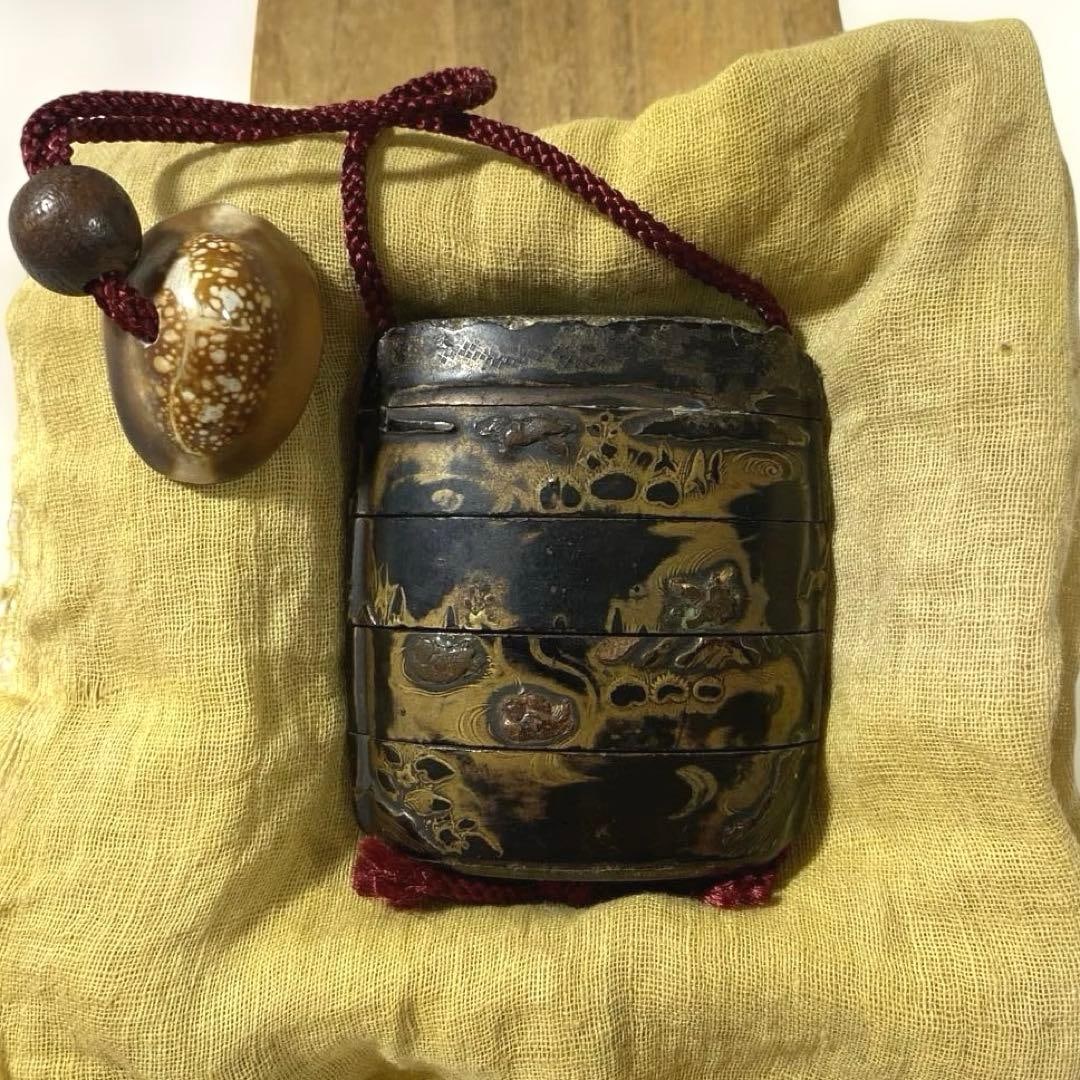 InrO (small decorative container), belt, gold lacquerware, lacquer art