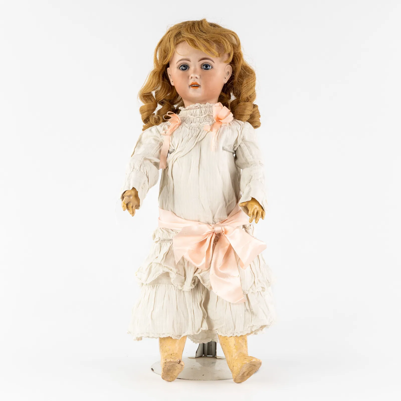 Jumeau 1907, a French doll, biscuit porcelain head and papier-mâché. France, circa 1900.