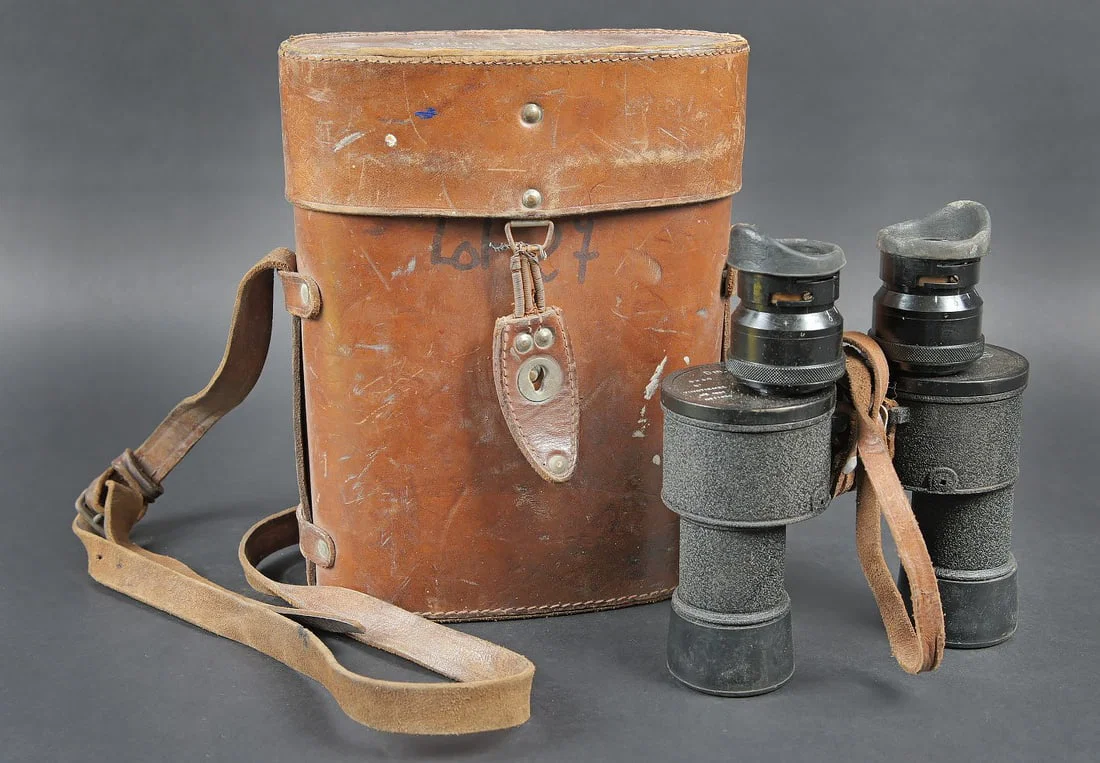Jumelles 8 x 30 de la Marine Nationale. French Navy 8 × 30 binoculars.