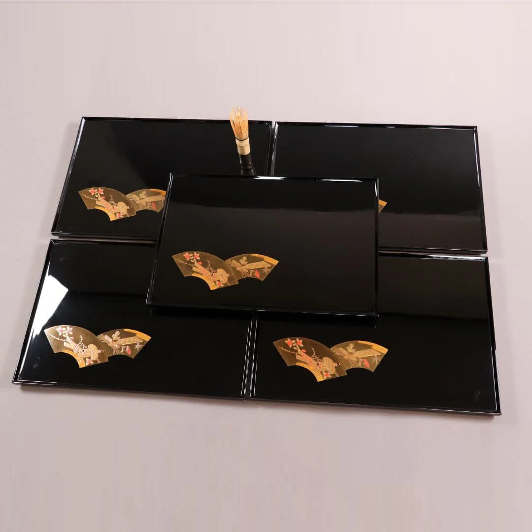 Katsurazaka fan-shaped lacquerware tray set with seasonal illustrations, five pieces.