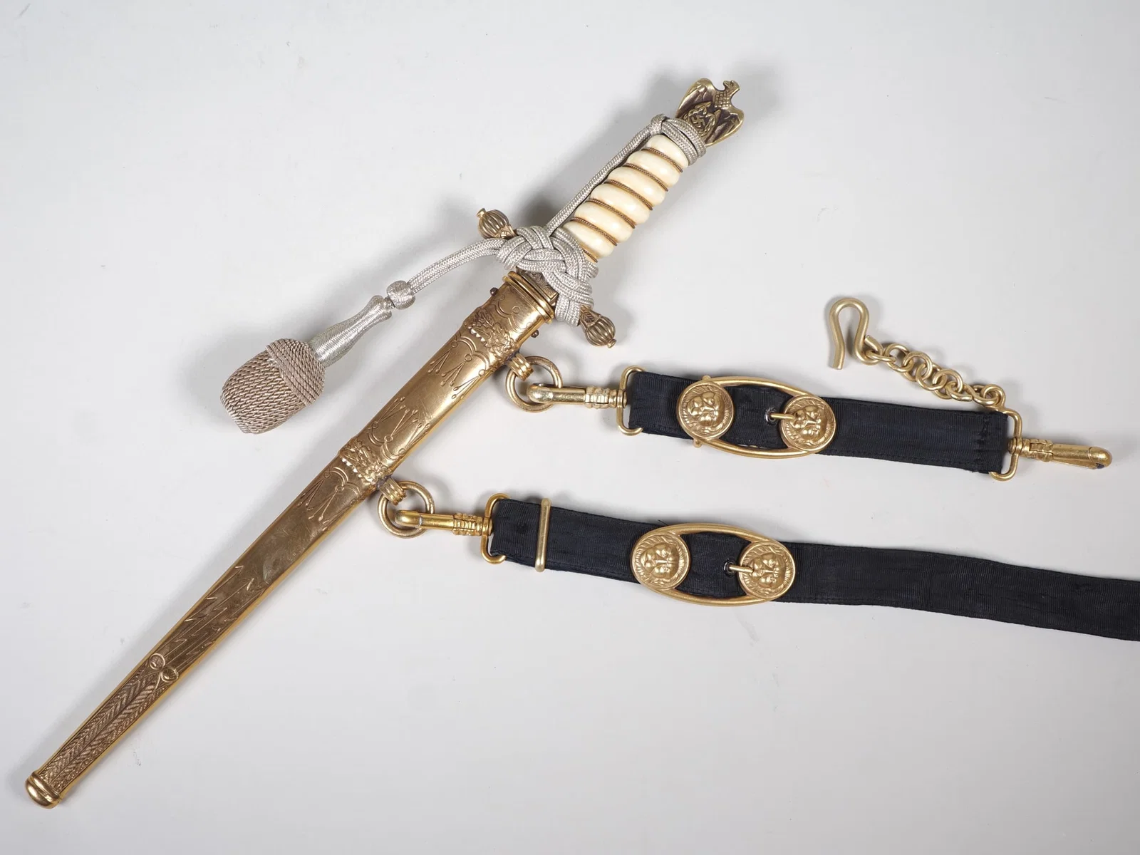 Kriegsmarine dagger for officers with hilt and portepee, E. & F. Hörster, Solingen