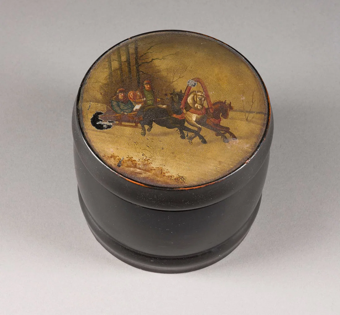 | LACKDOSE MIT TROIKA