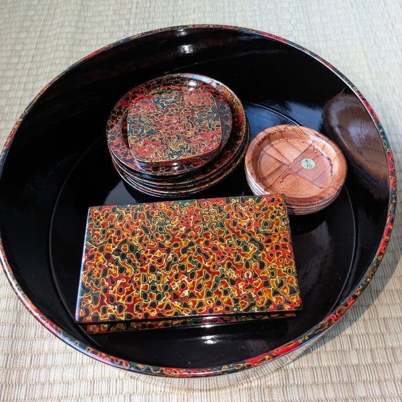 Lacquerware containers and plates