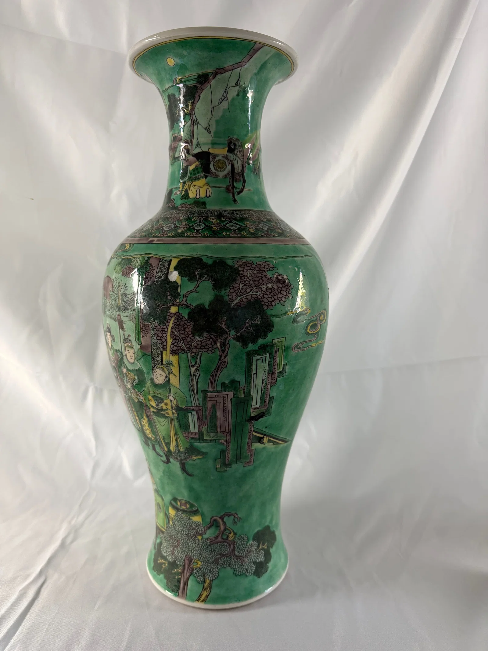 Large Chinese enameled famille rose Porcelain China scene vase