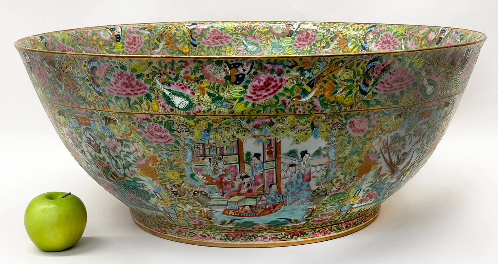 LARGE CHINESE EXPORT PORCELAIN ROSE FAMILLE PUNCH BOWL