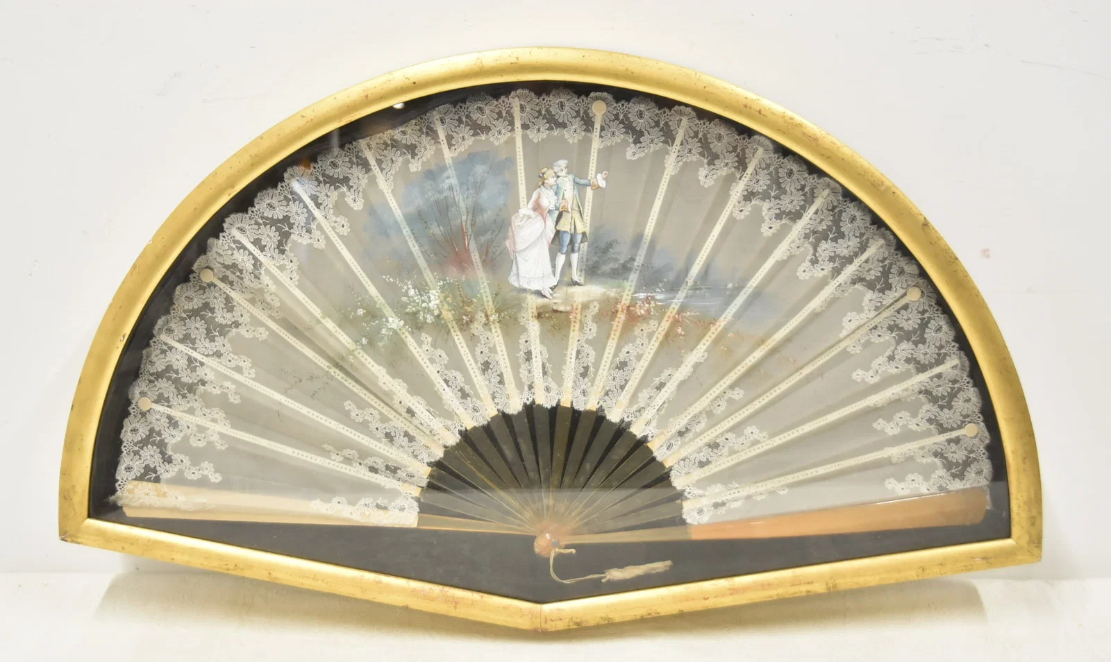 LARGE FRAMED VICTORIAN LACE FAN