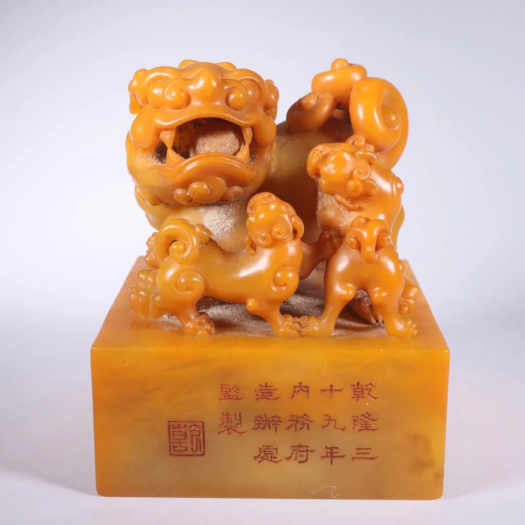 LARGE TIANHUANG STONE SEAL WITH THREE LION KNOBS