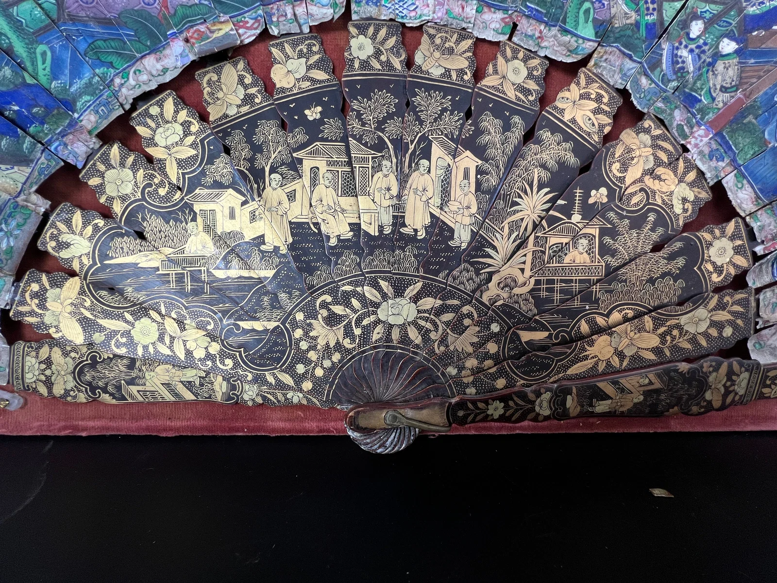 Late Qing Black Lacquer Gilded Painted Double-Sided Courtyard Figures Export Folding Fan with