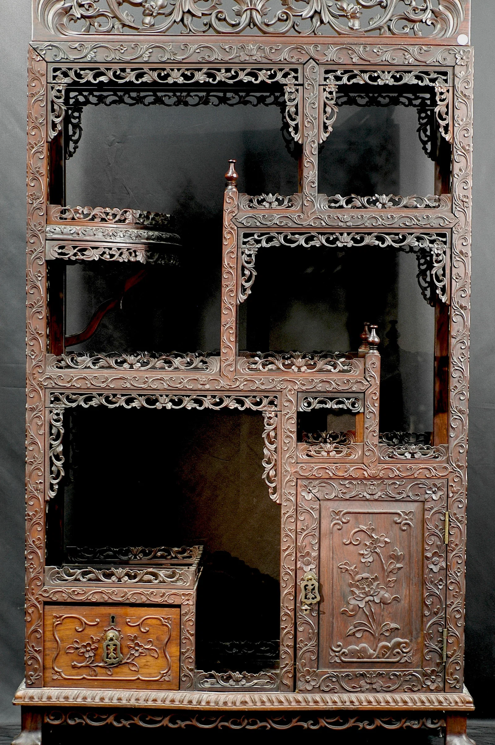 Late Qing to Republic Period Guangzuo Rosewood Duobao Cabinet (Curio Cabinet)