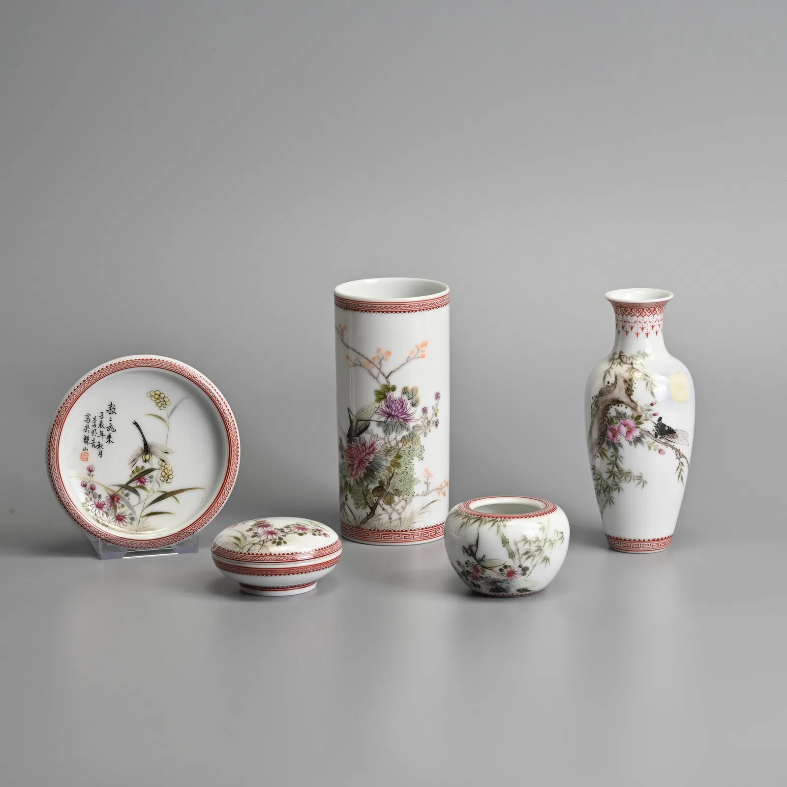 'LI MINGLIANG' BOXED SET OF CHINESE FAMILLE ROSE PORCELAIN SCHOLAR'S ITEMS, SIGNED AND DATED 1952.
