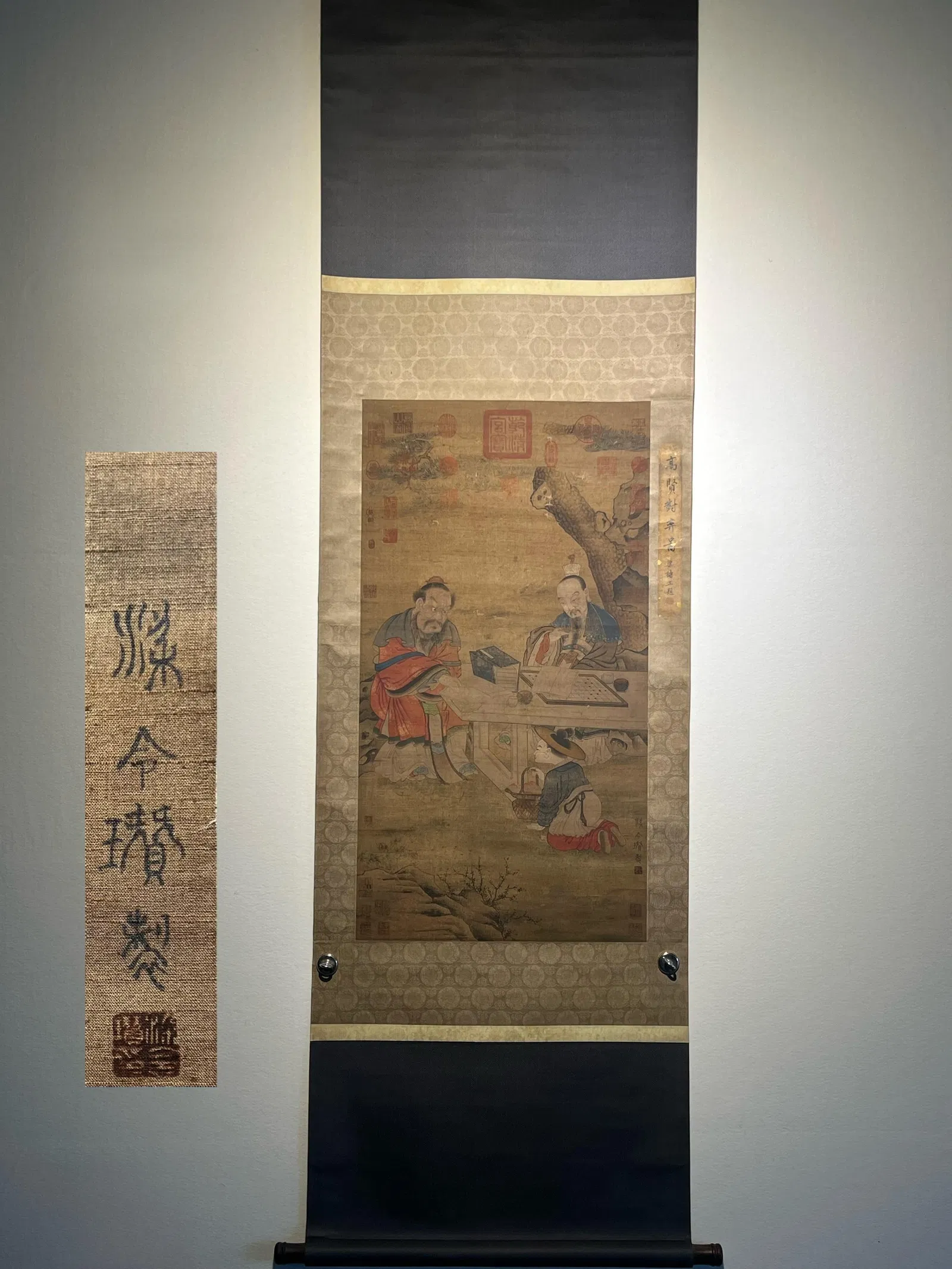 Liang Lingzan's Fine Silk - Hanging Scroll of "Scholars Playing Chess"