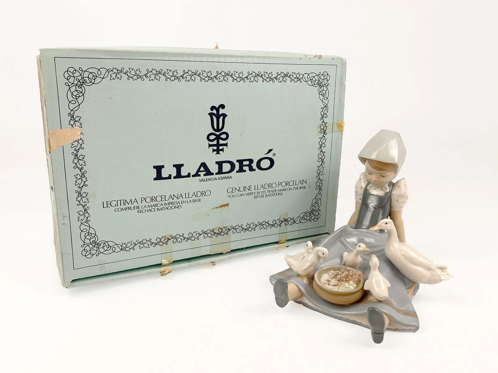 Lladro Porcelain Figurine 5074 My Hungry Brood W/ Original Box